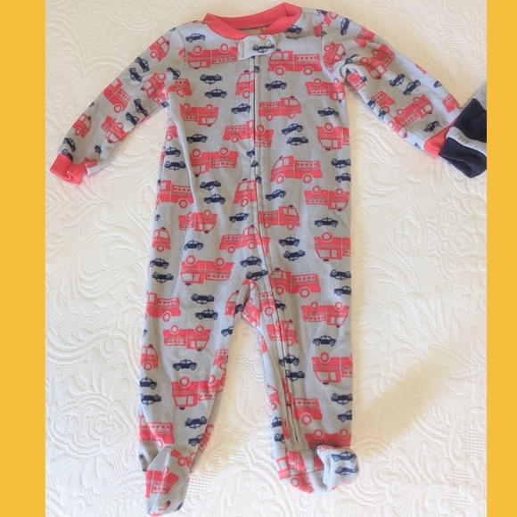 2 Carter's Long Sleeve Fleece Pajamas 6-9 mo - Picture 3 of 6